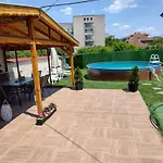 къща карби Guest house *