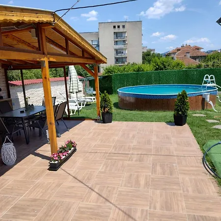 къща карби Guest house *