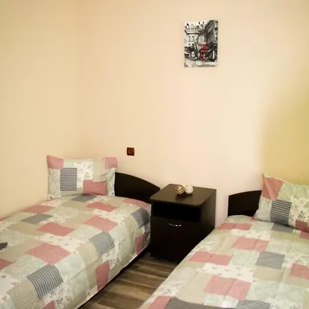 къща карби Guest house *